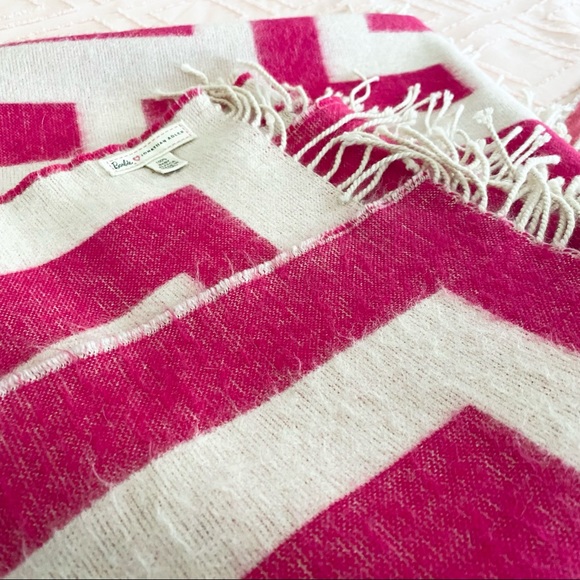 🎉HP! | Jonathon Adler x Barbie 🩷 Nixon Geo Print Baby Alpaca Throw Blanket - Picture 11 of 15